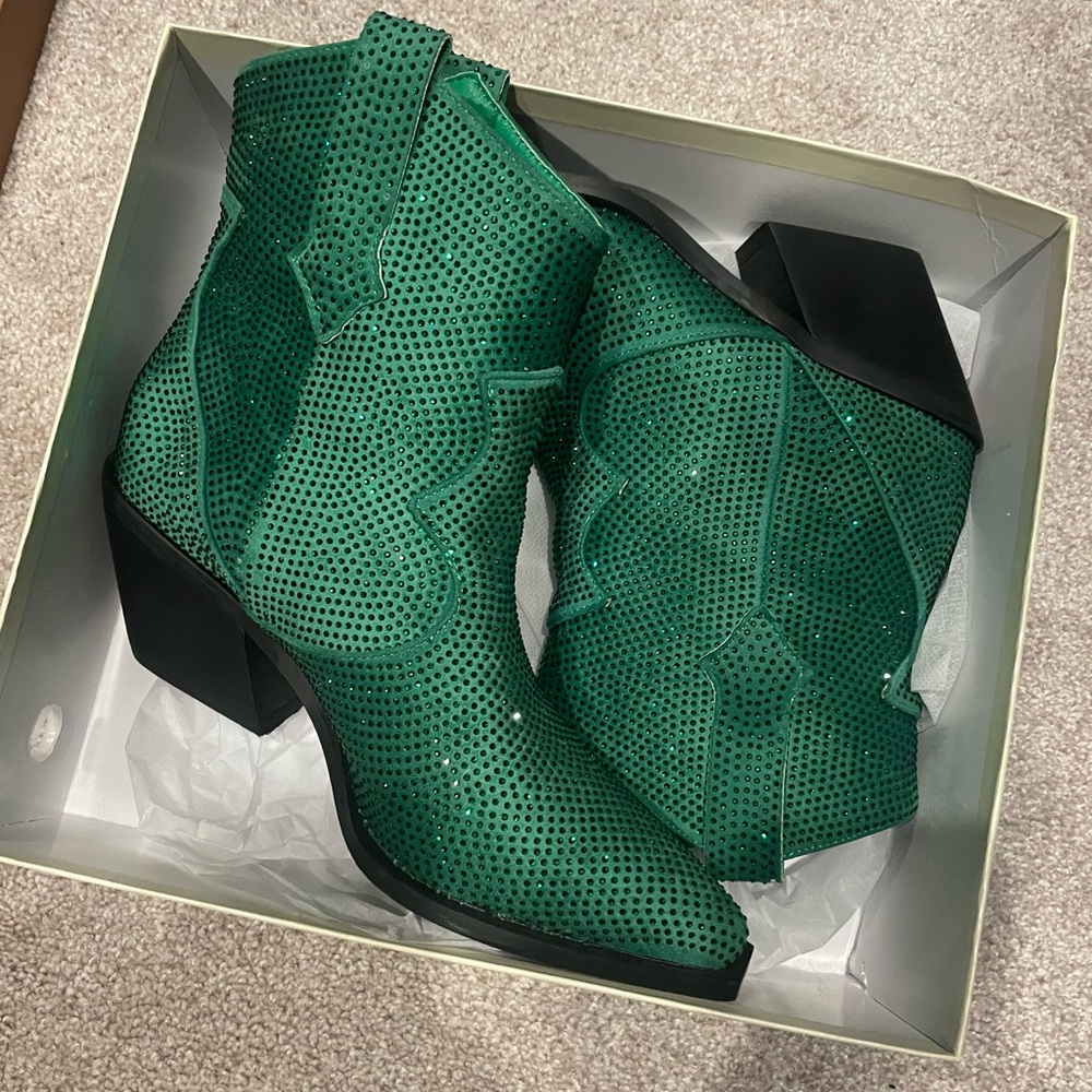 Fun green rhinestoned sparkly boots!